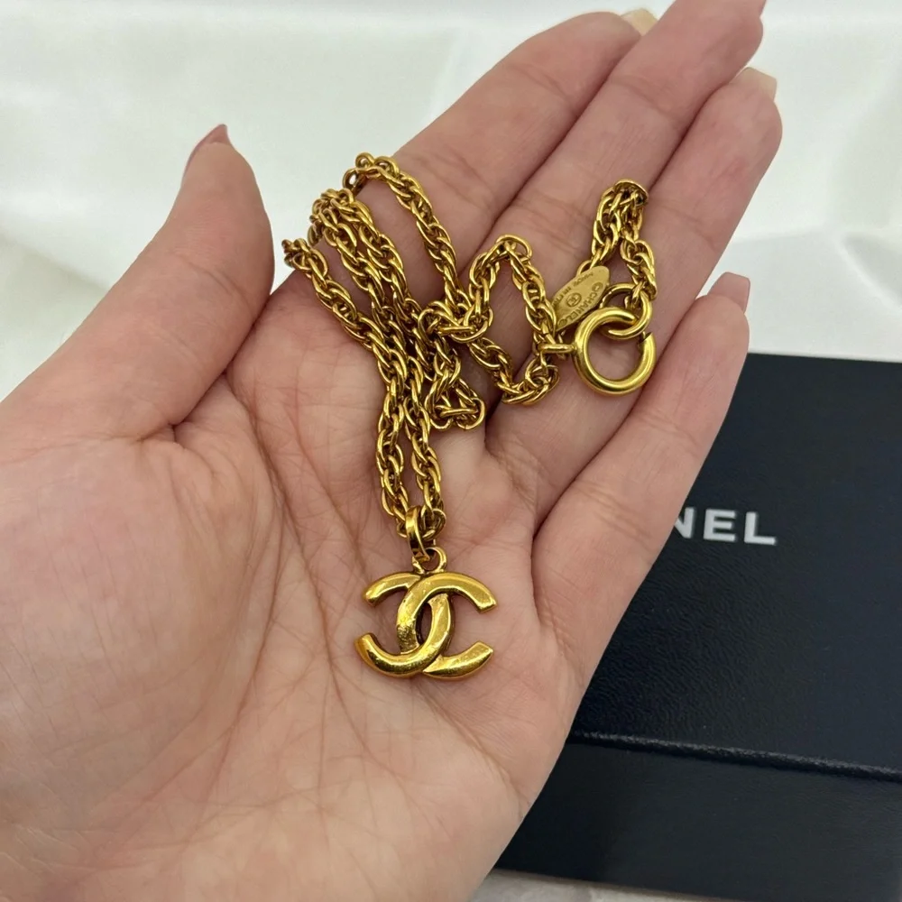 Vintage Chanel Small Gold CC Chain Pendant Necklace